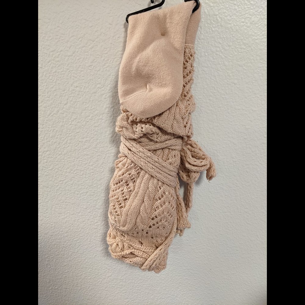 NWT MeMoi Blush Knit Pointelle Bow Knit Boot Sock Size 9-11 - Picture 2 of 3